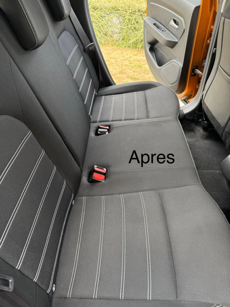 Banquette arrière et moquette 100% propre après shampoing